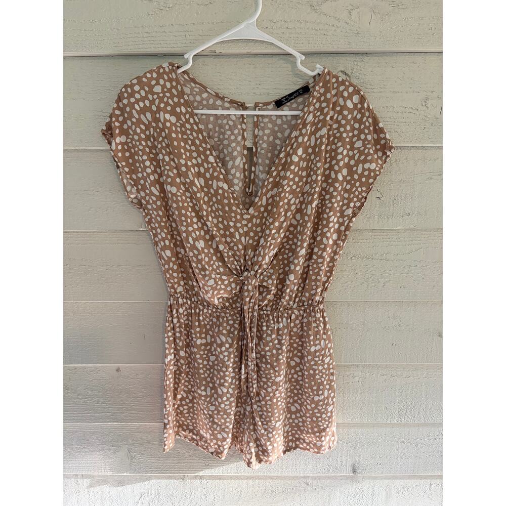 Simplee Beige & White Printed Romper – Women’s Size Small - Picture 2 of 7